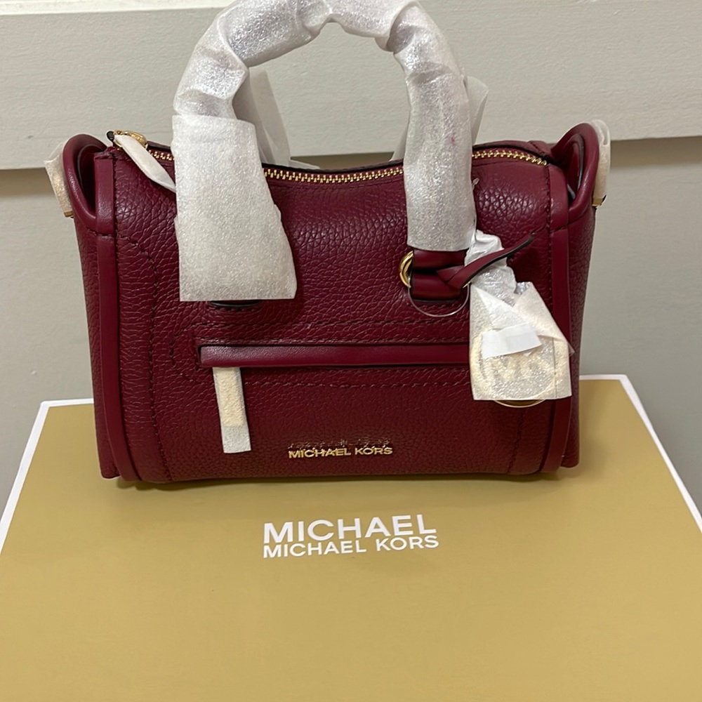 Brandnew Michael Kors extra small carine crossbody bag